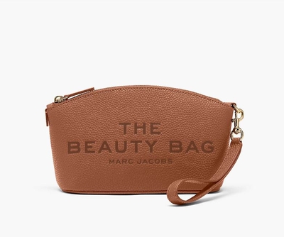 The beauty bag Marc Jacobs camel